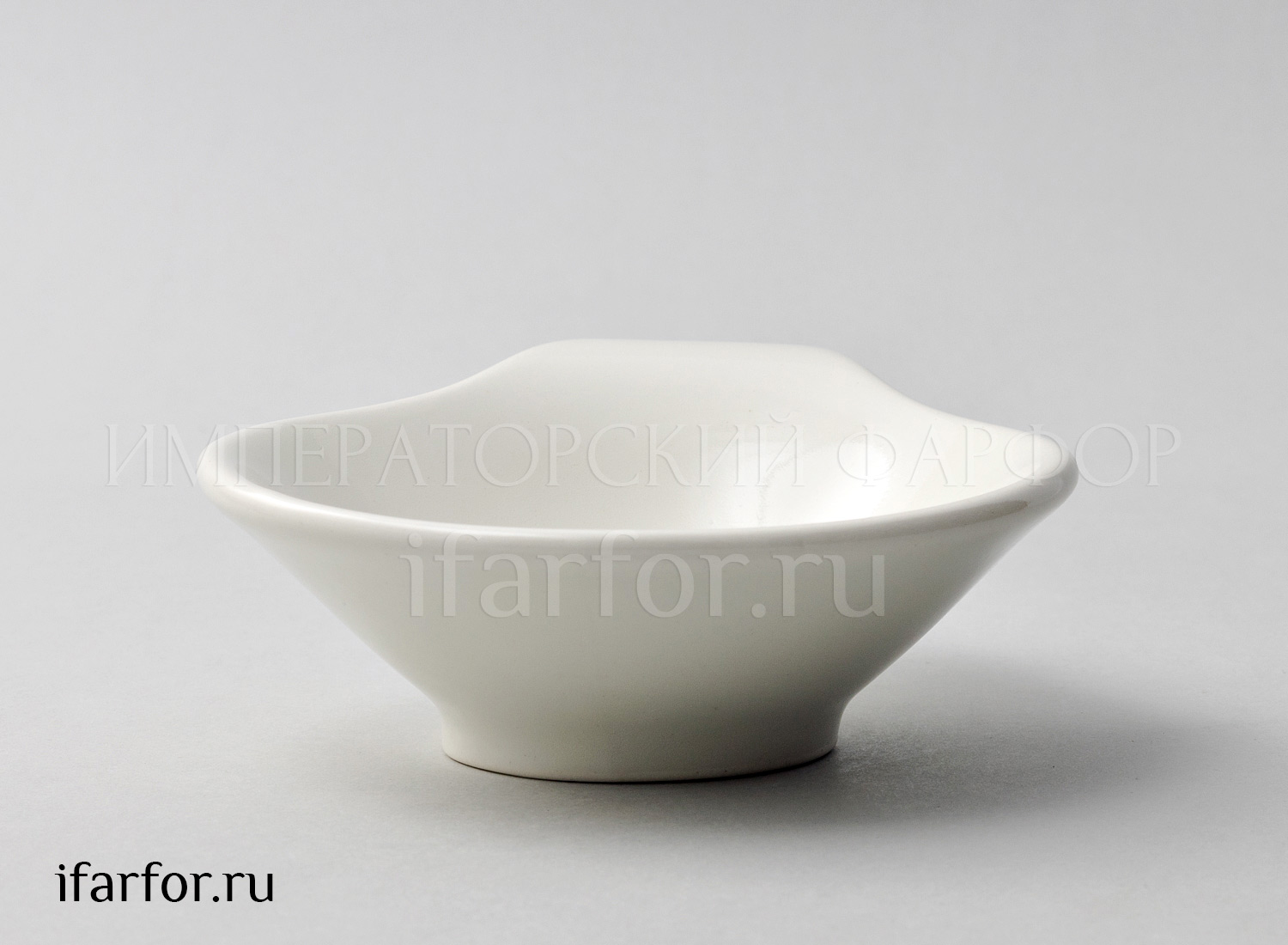 Розетка с ручкой «Белая»