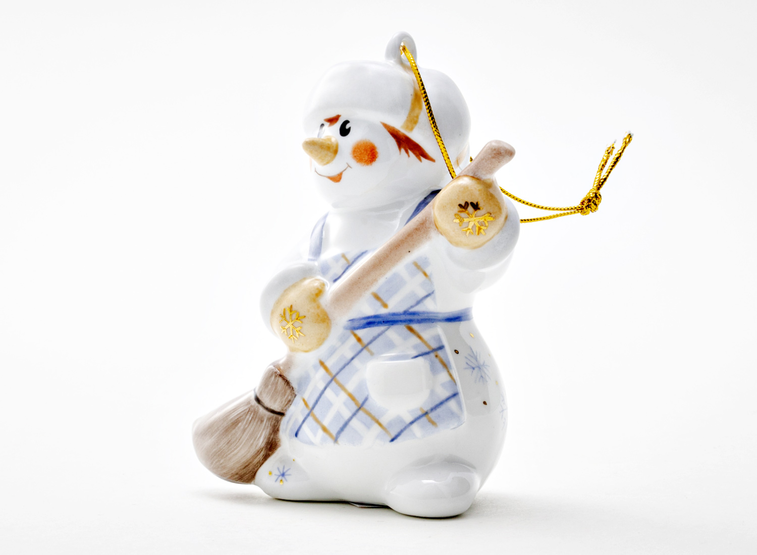 Елочная игрушка «Снеговик с метлой»