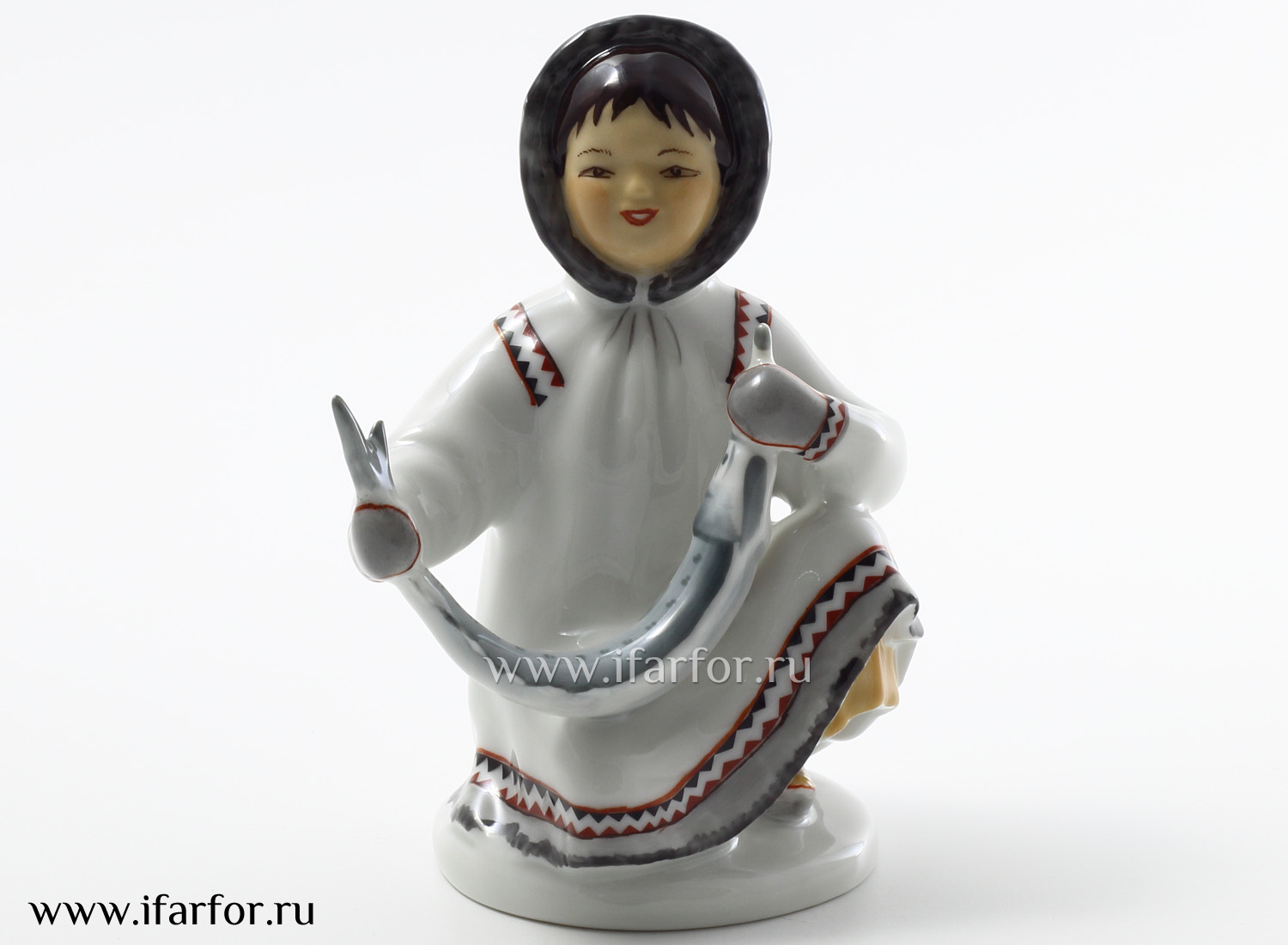 Скульптура «Якутка с севрюгой»