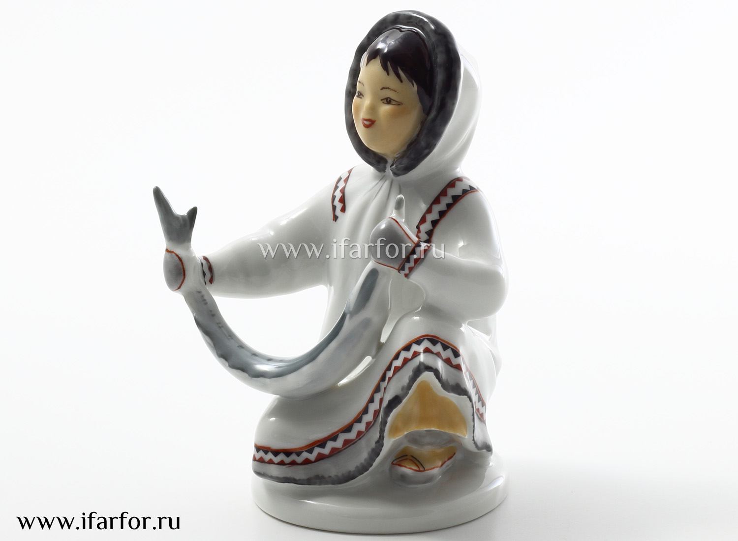 Скульптура «Якутка с севрюгой»