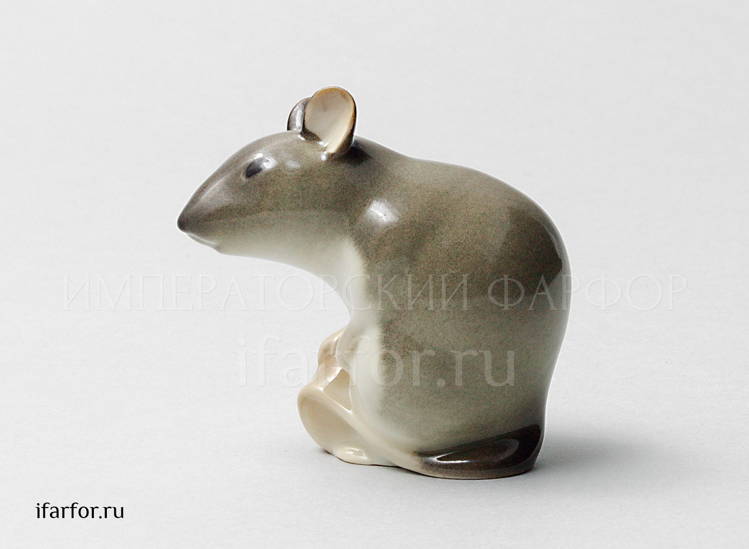 Скульптура «Мышь с орехом»