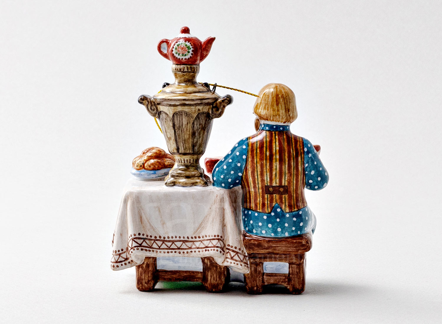 Елочная игрушка «За чаем»
