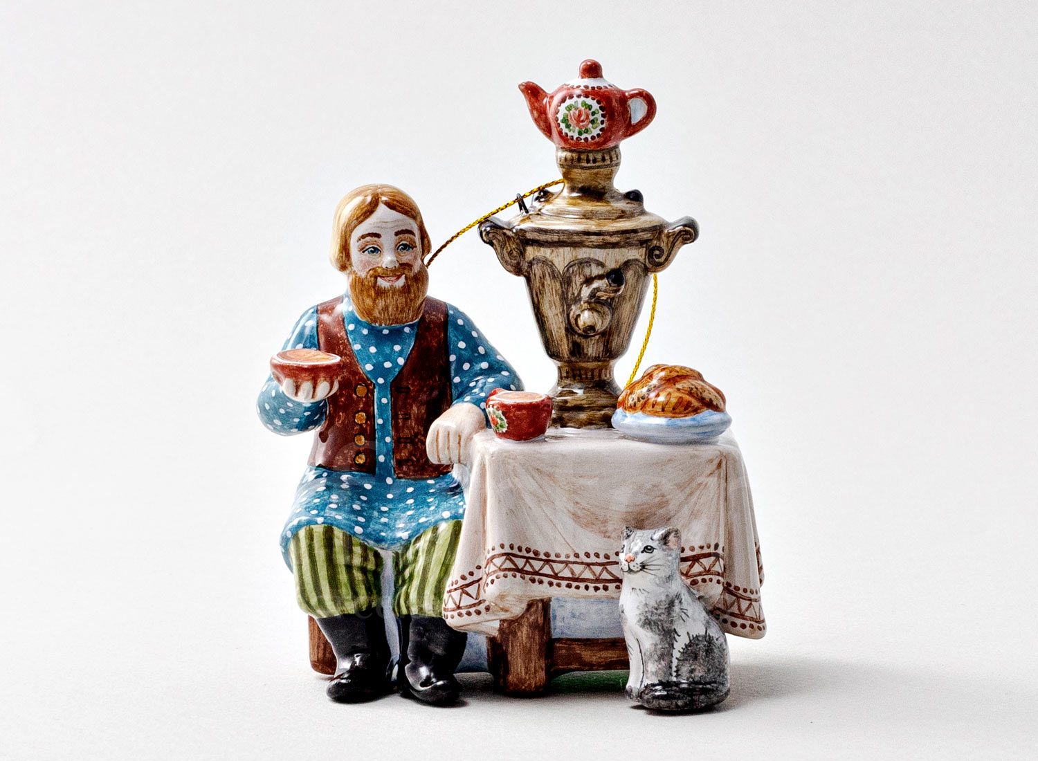 Елочная игрушка «За чаем»