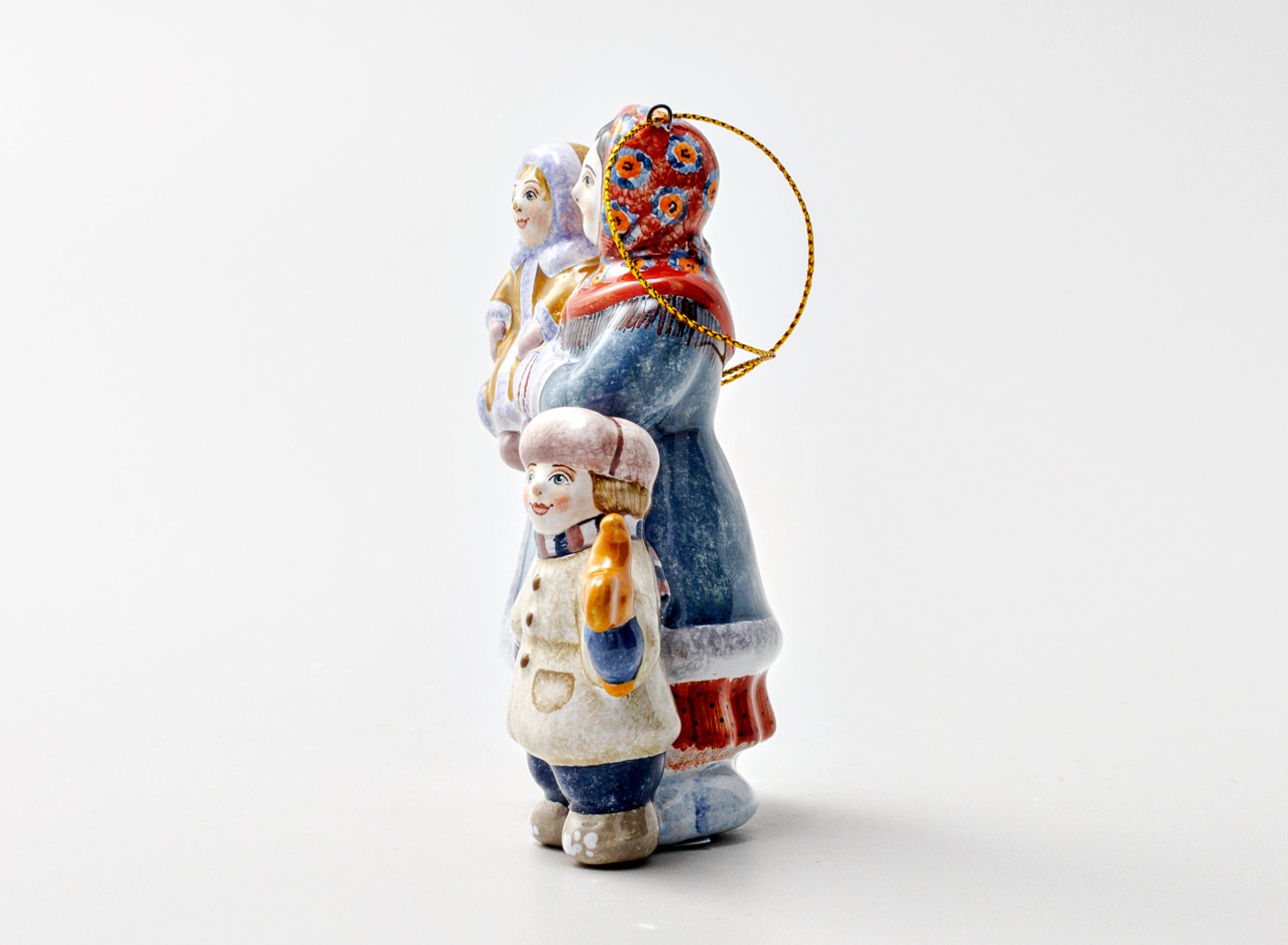 Елочная игрушка «Крестьянка с детьми»