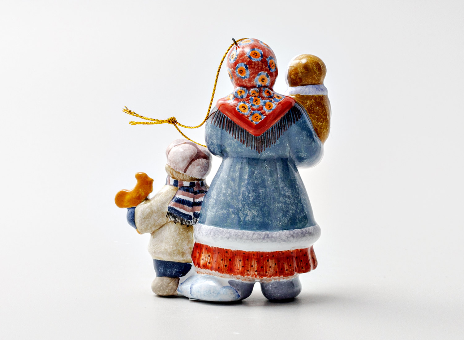 Елочная игрушка «Крестьянка с детьми»