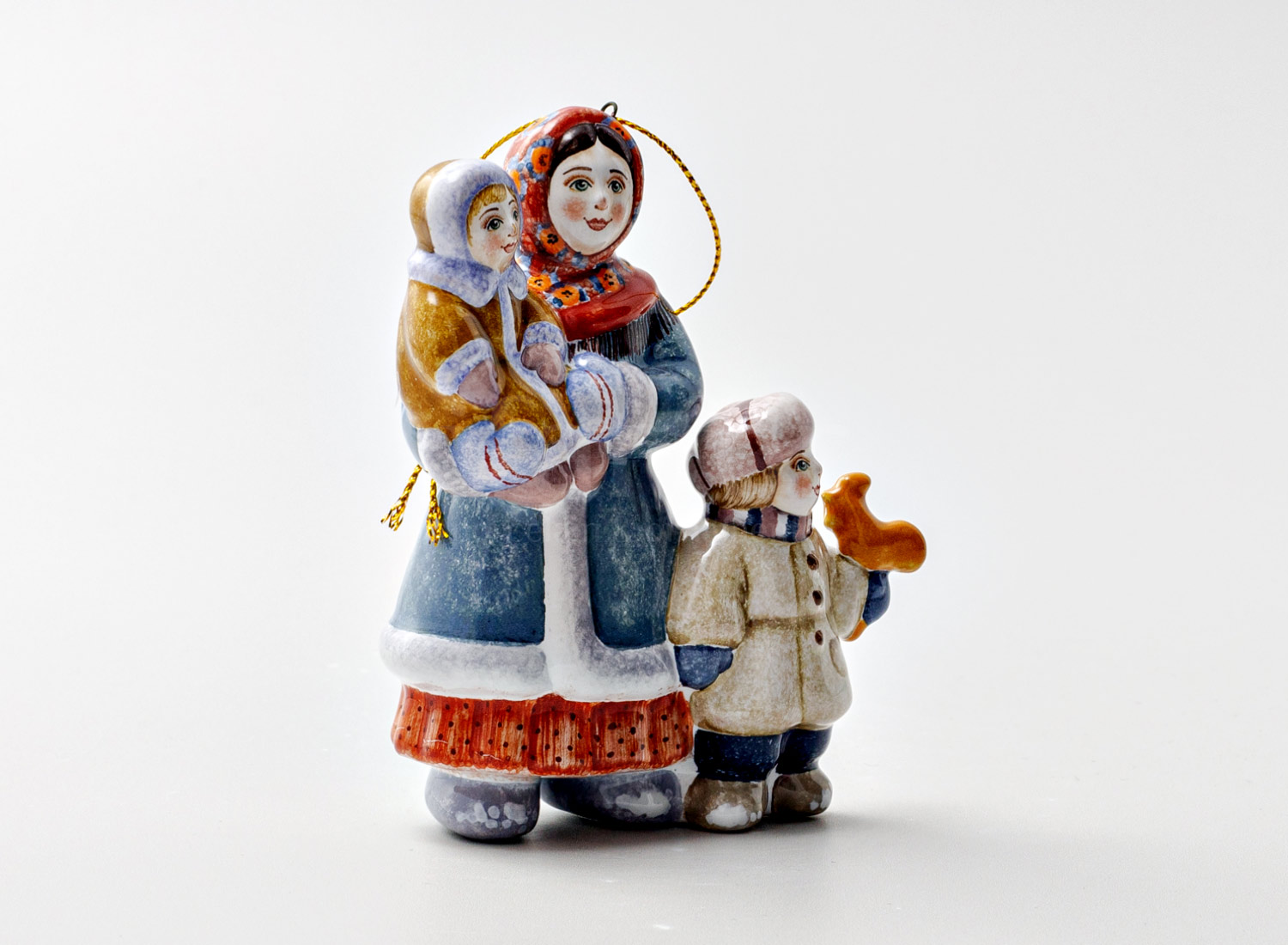 Елочная игрушка «Крестьянка с детьми»