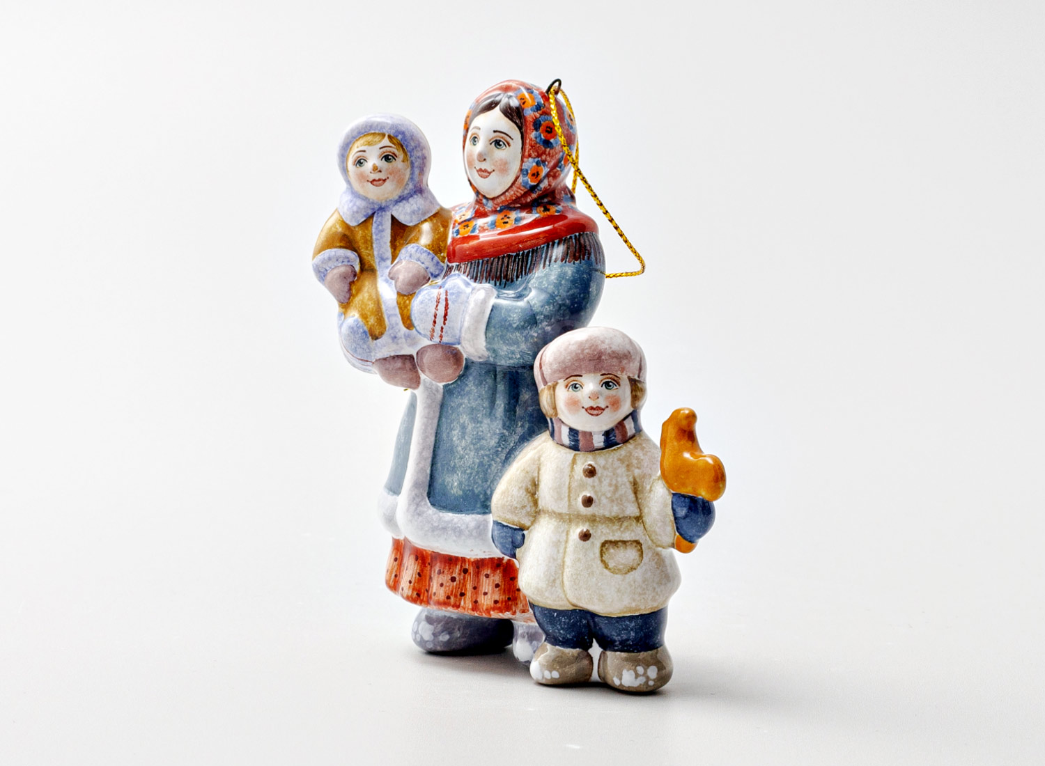 Елочная игрушка «Крестьянка с детьми»