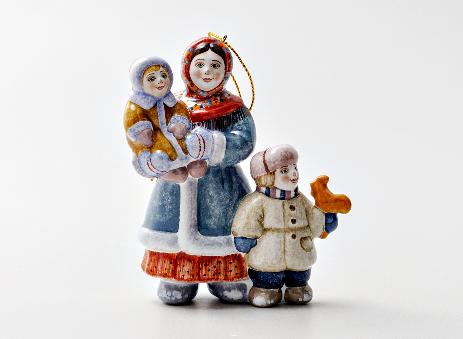 Елочная игрушка «Крестьянка с детьми»