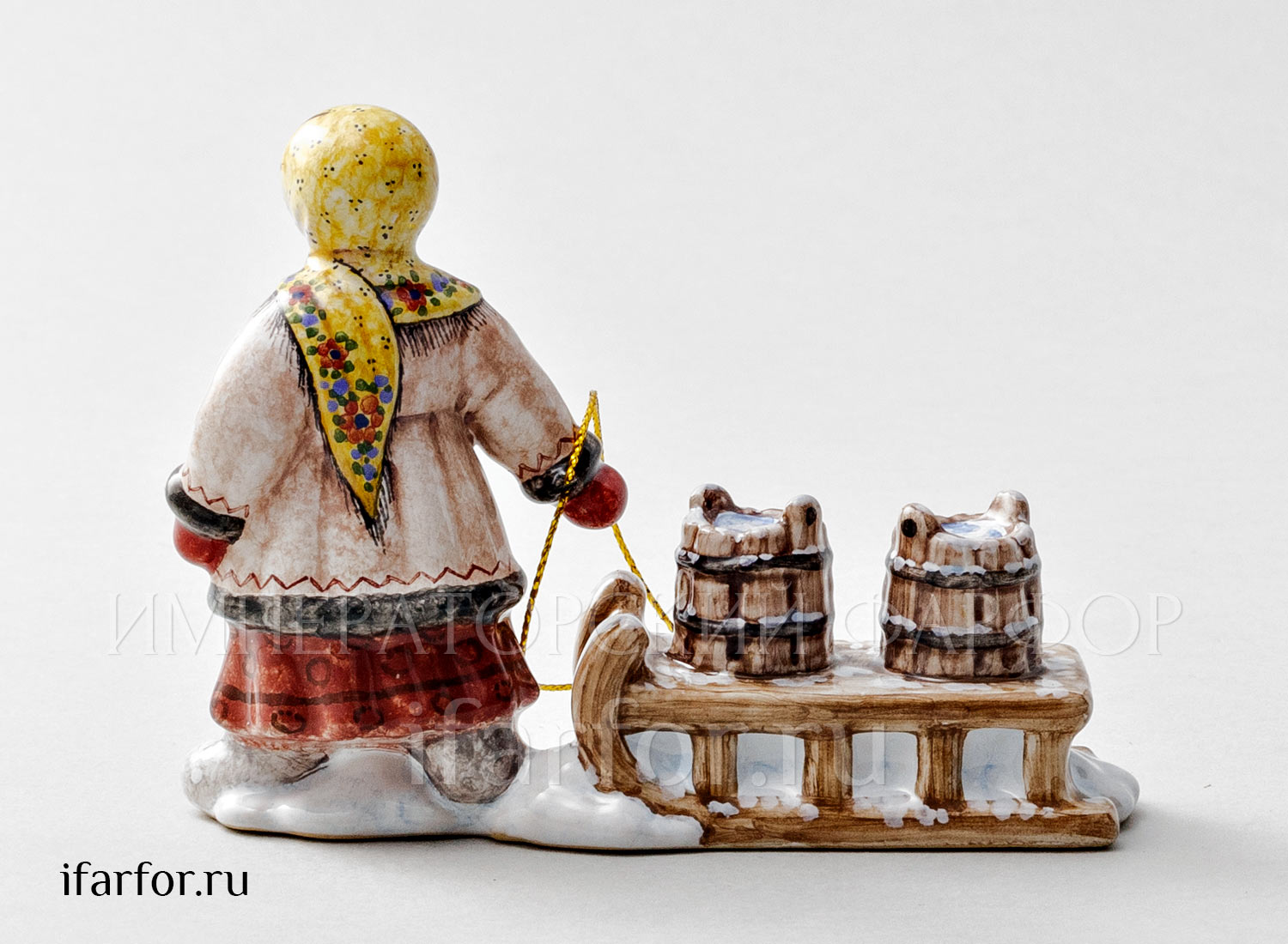 Елочная игрушка «Крестьянка с санками»