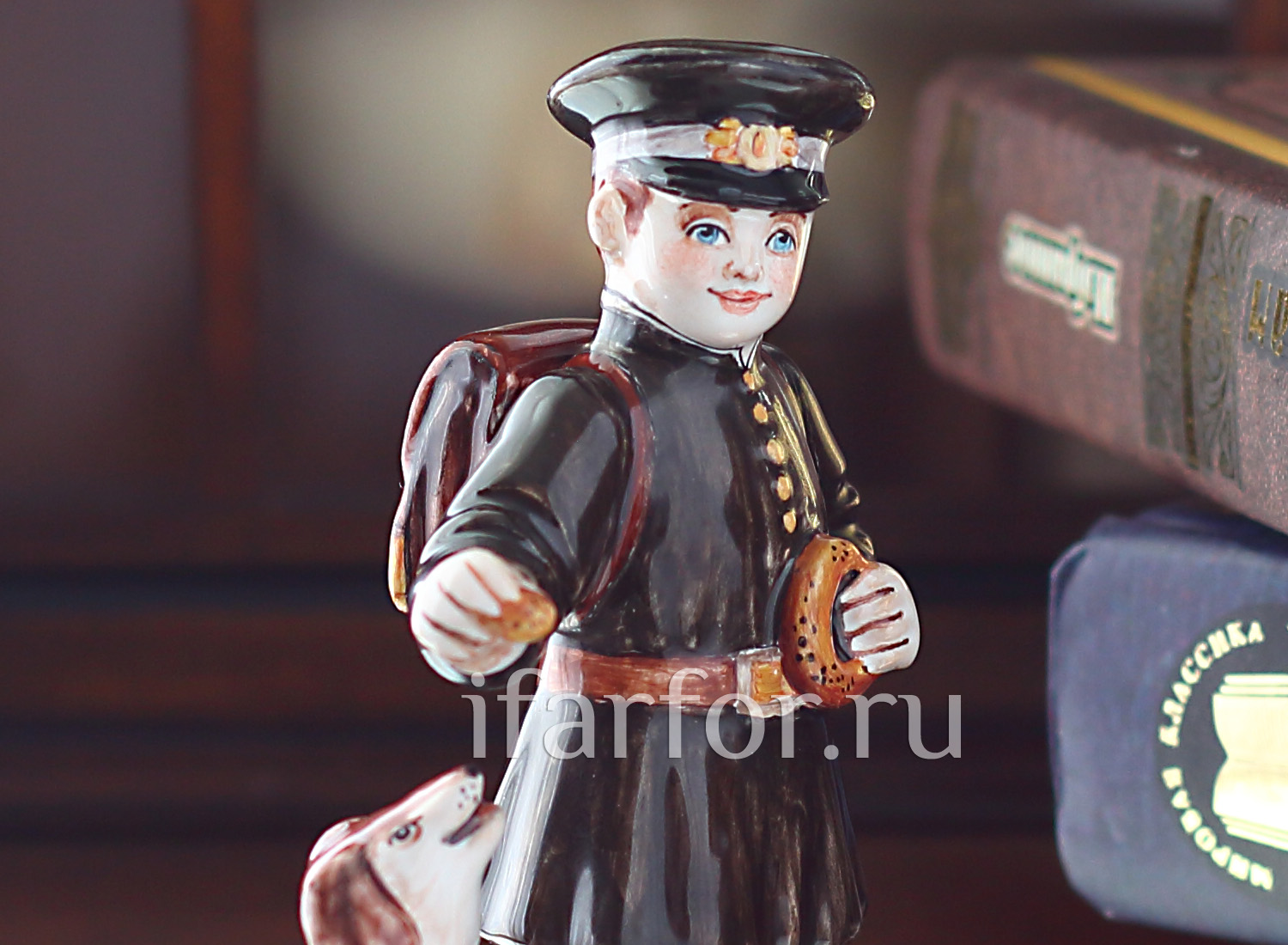 Скульптура «Гимназист»