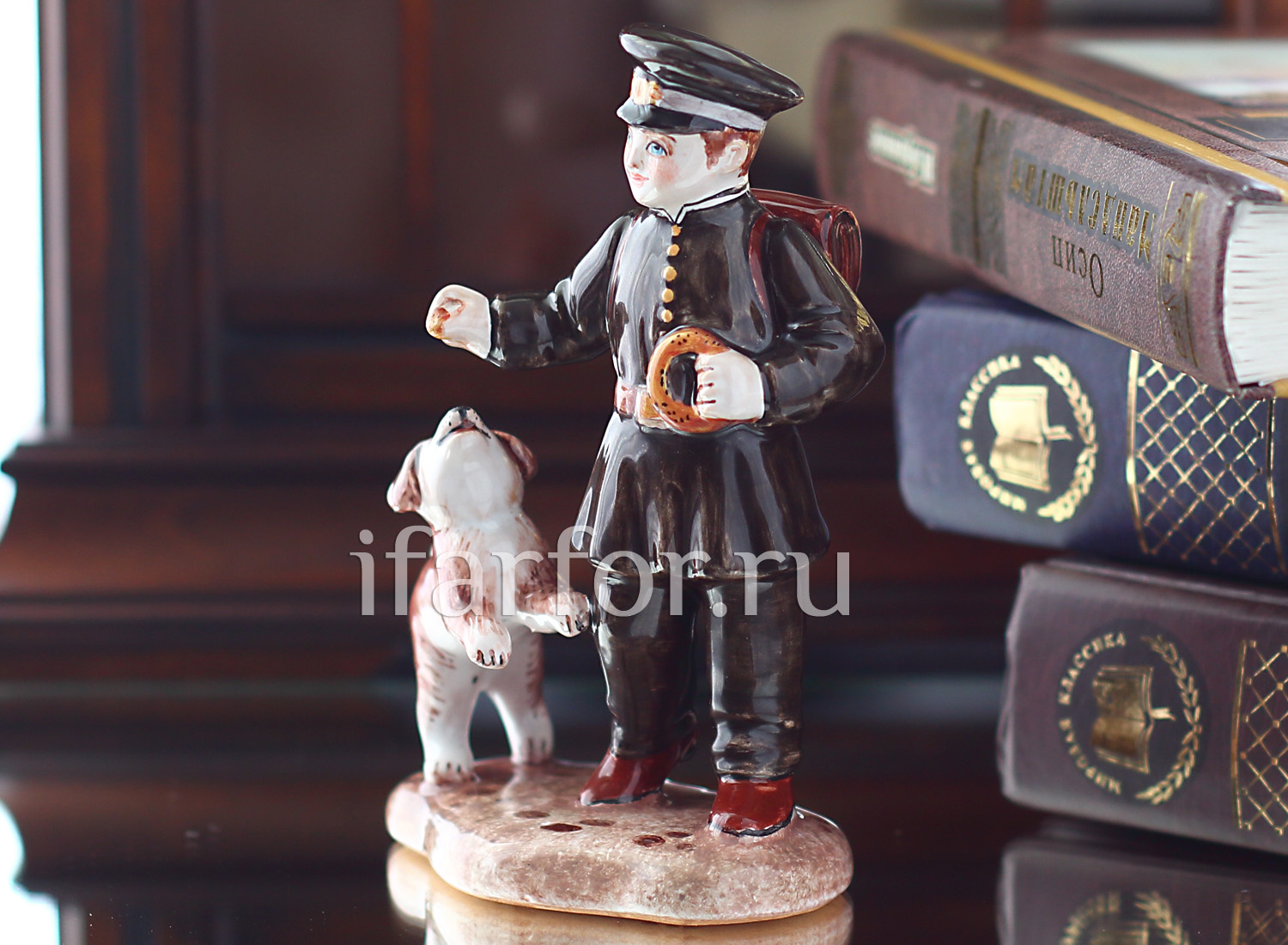 Скульптура «Гимназист»
