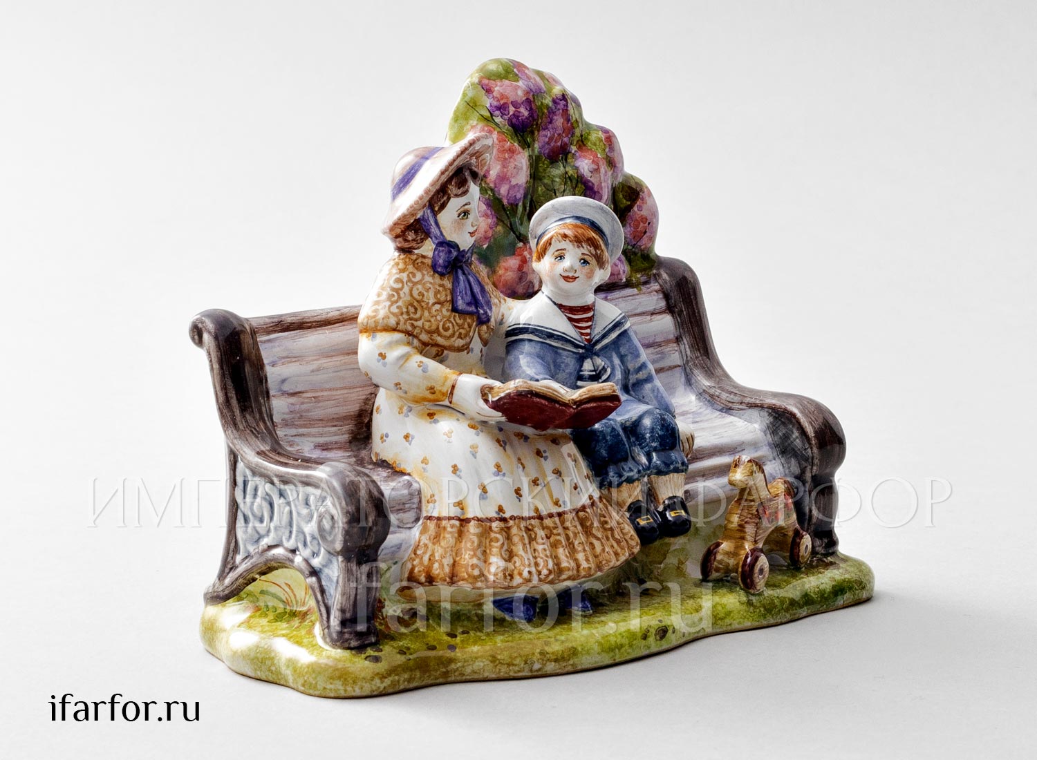 Скульптура «На скамейке»
