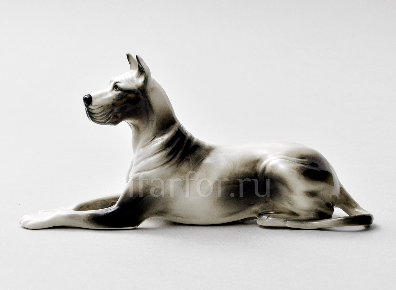 Скульптура «Дог белый»
