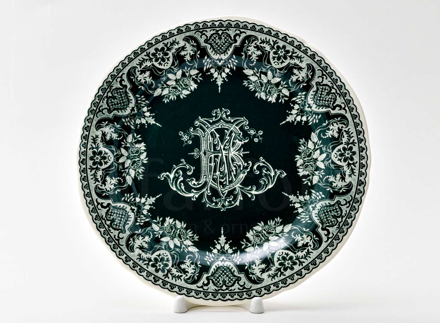 Тарелка десертная «MONOGRAMME DEPAREILLEES»