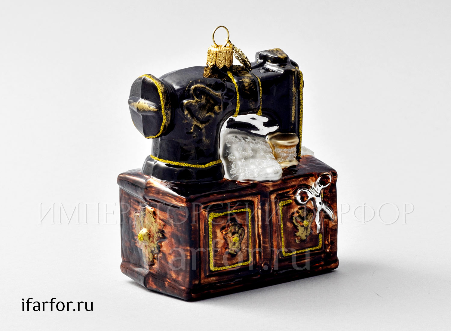 Елочная игрушка в подарочной коробке «Ретро Техника. Швейная машина»