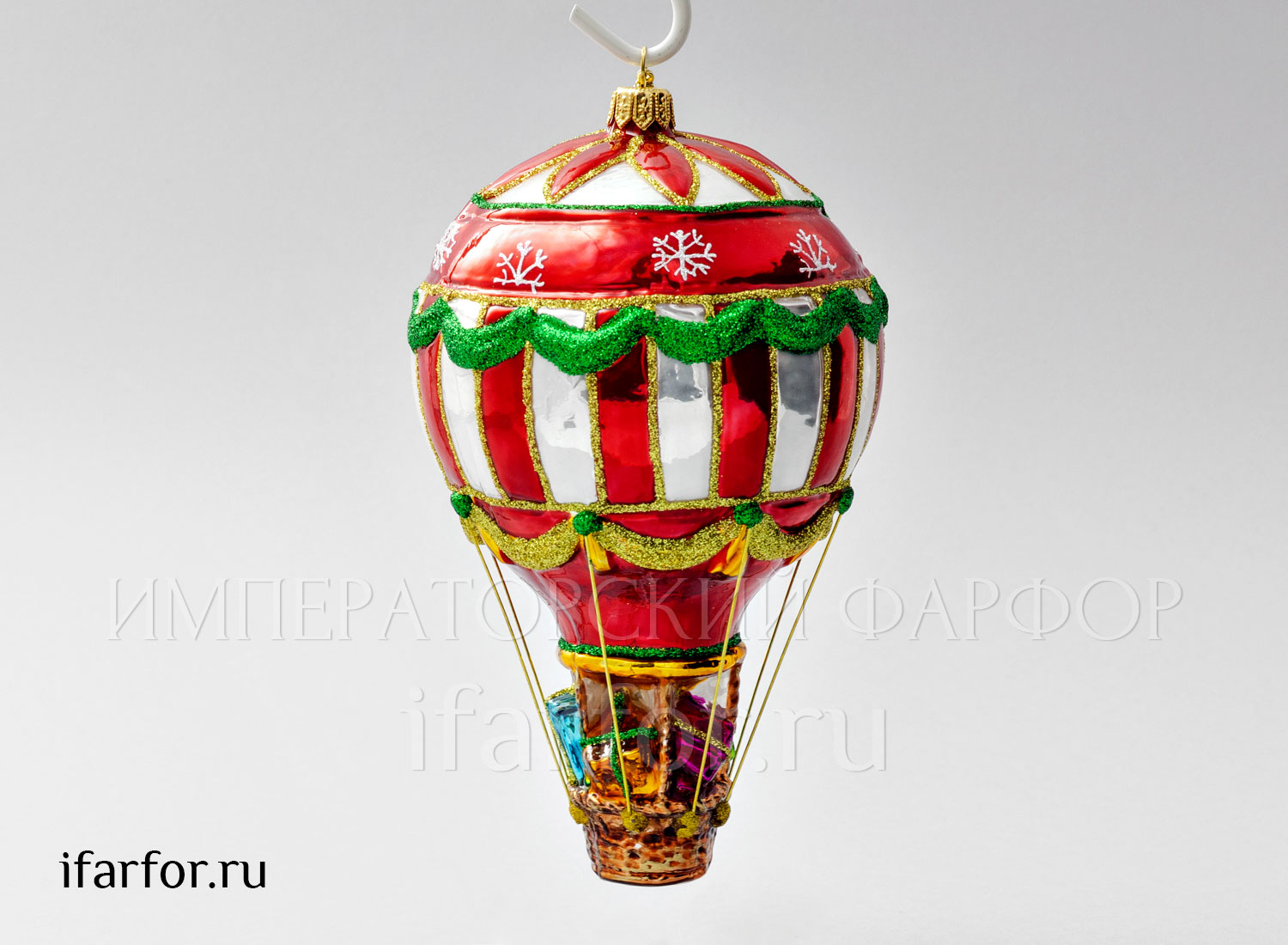 Елочная игрушка в подарочной коробке «Воздушный шар с подарками»