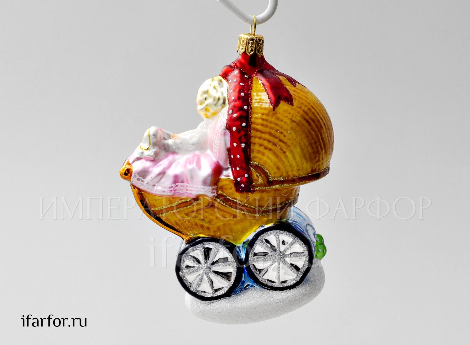 Елочная игрушка «Малышка в коляске»