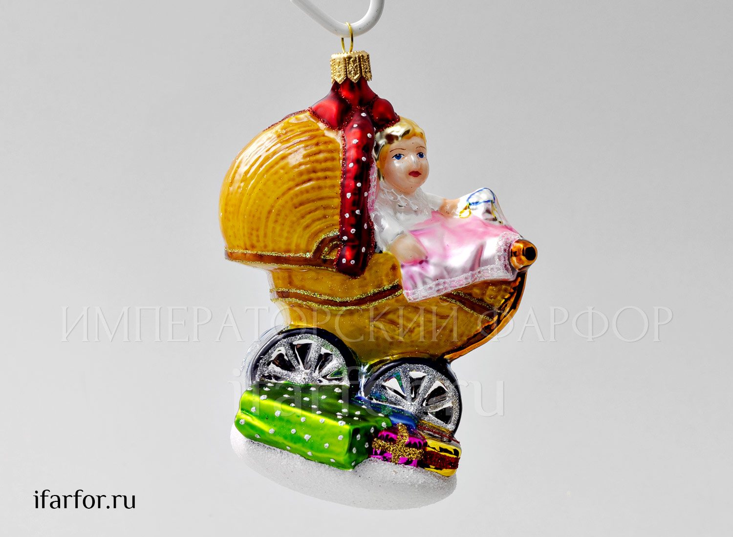 Елочная игрушка «Малышка в коляске»