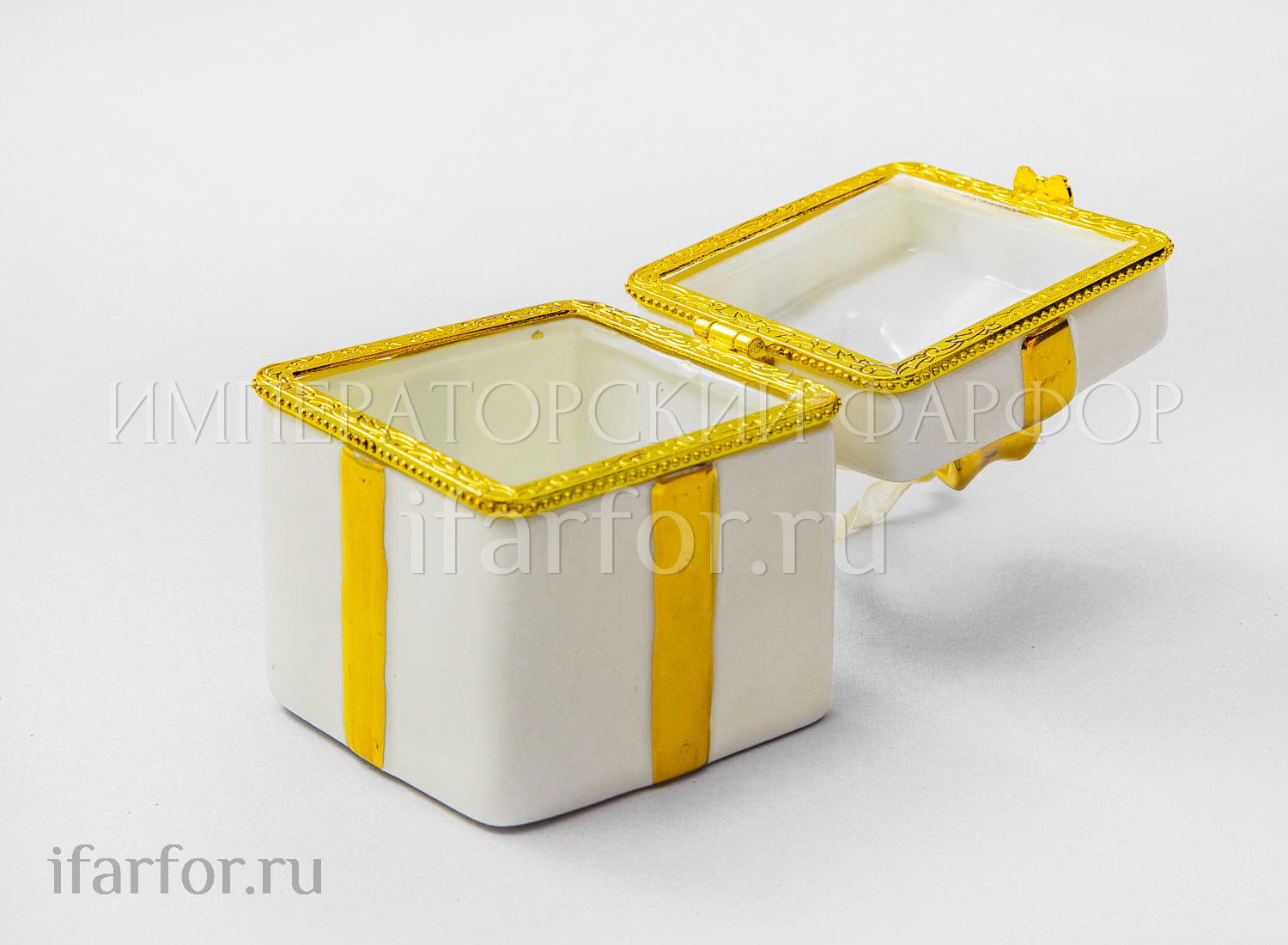 Елочная игрушка «Подарочная коробка»