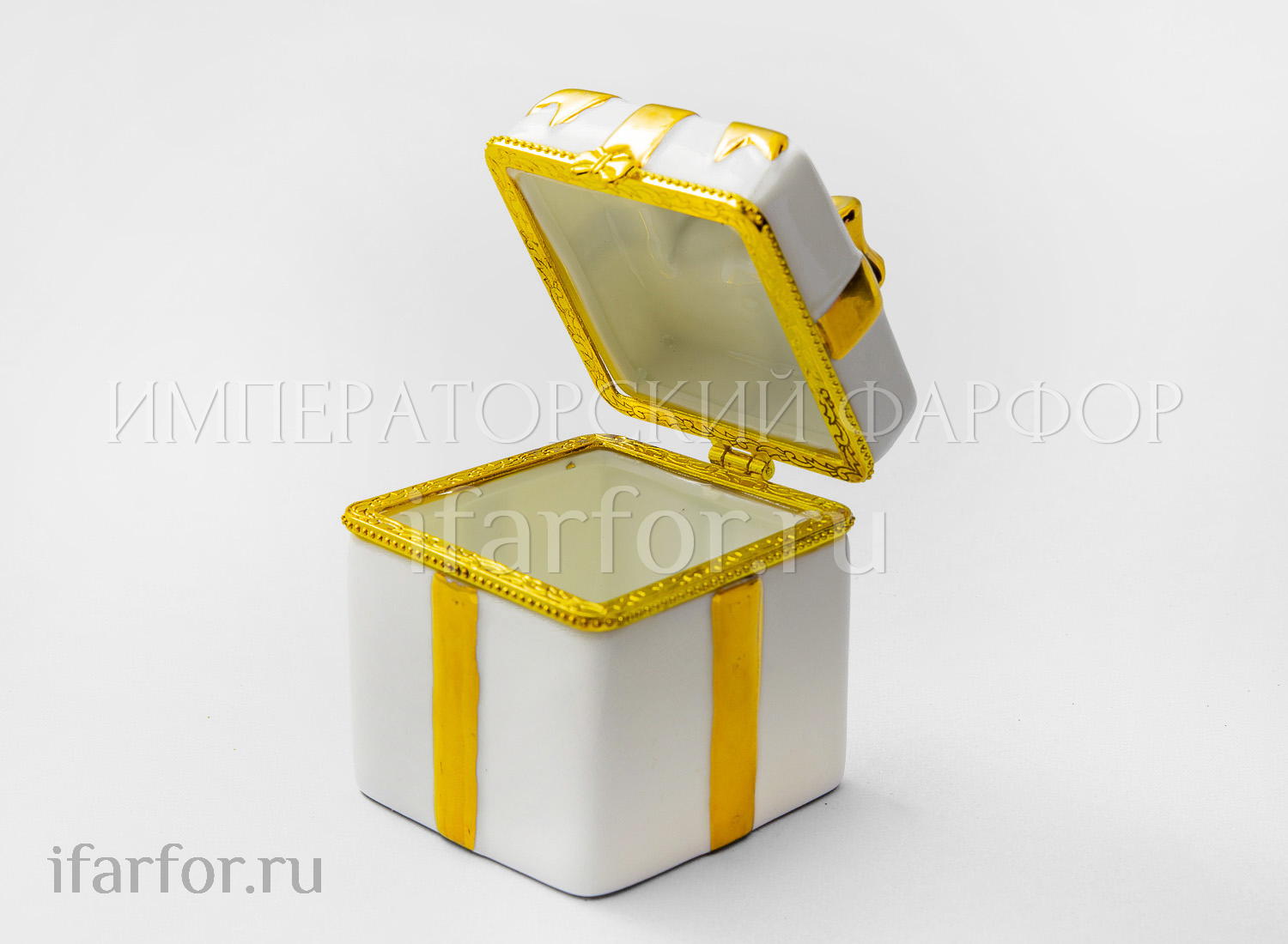 Елочная игрушка «Подарочная коробка»