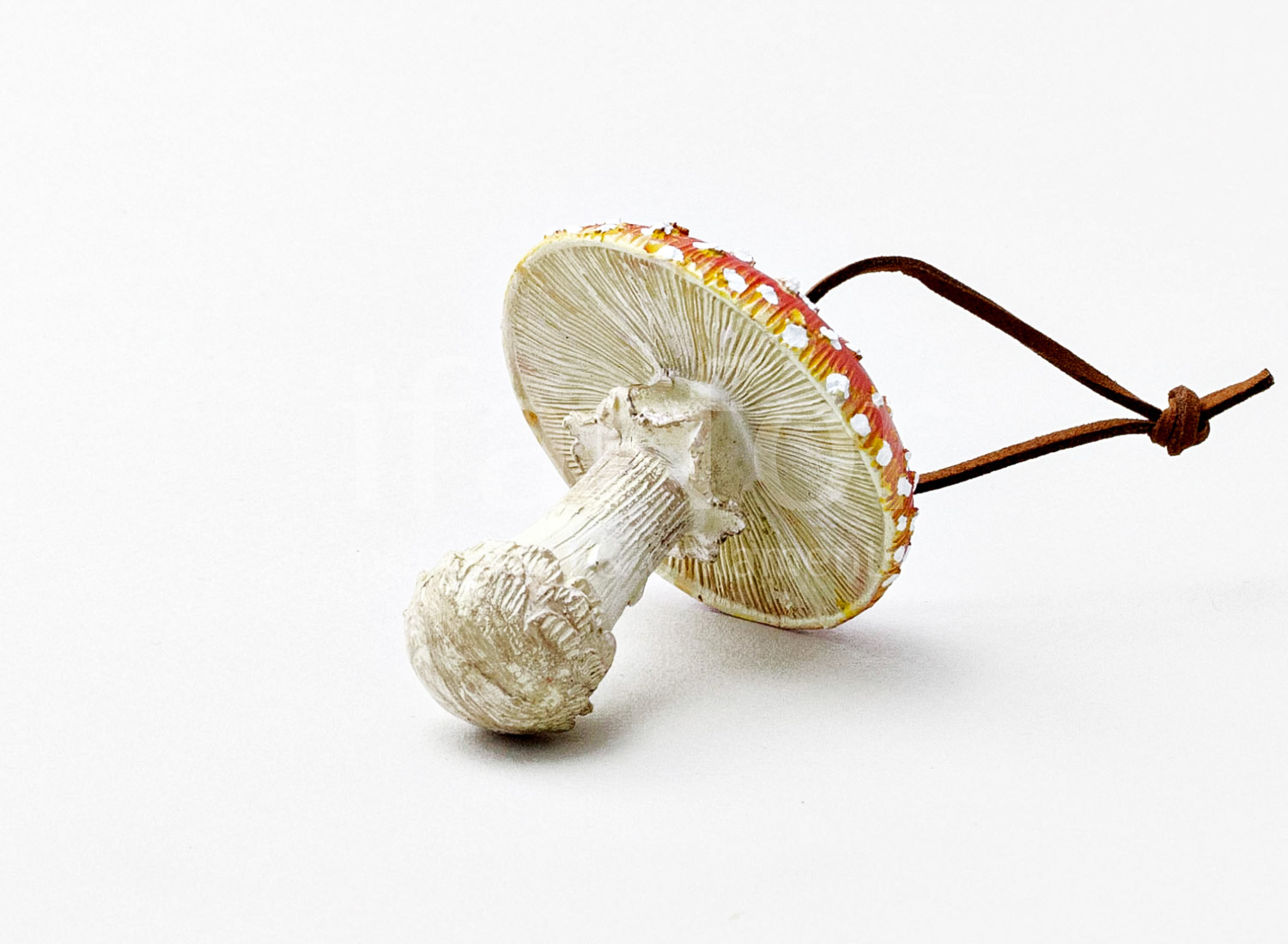 Елочная игрушка «Грибы. Мухомор с плоской шляпкой»