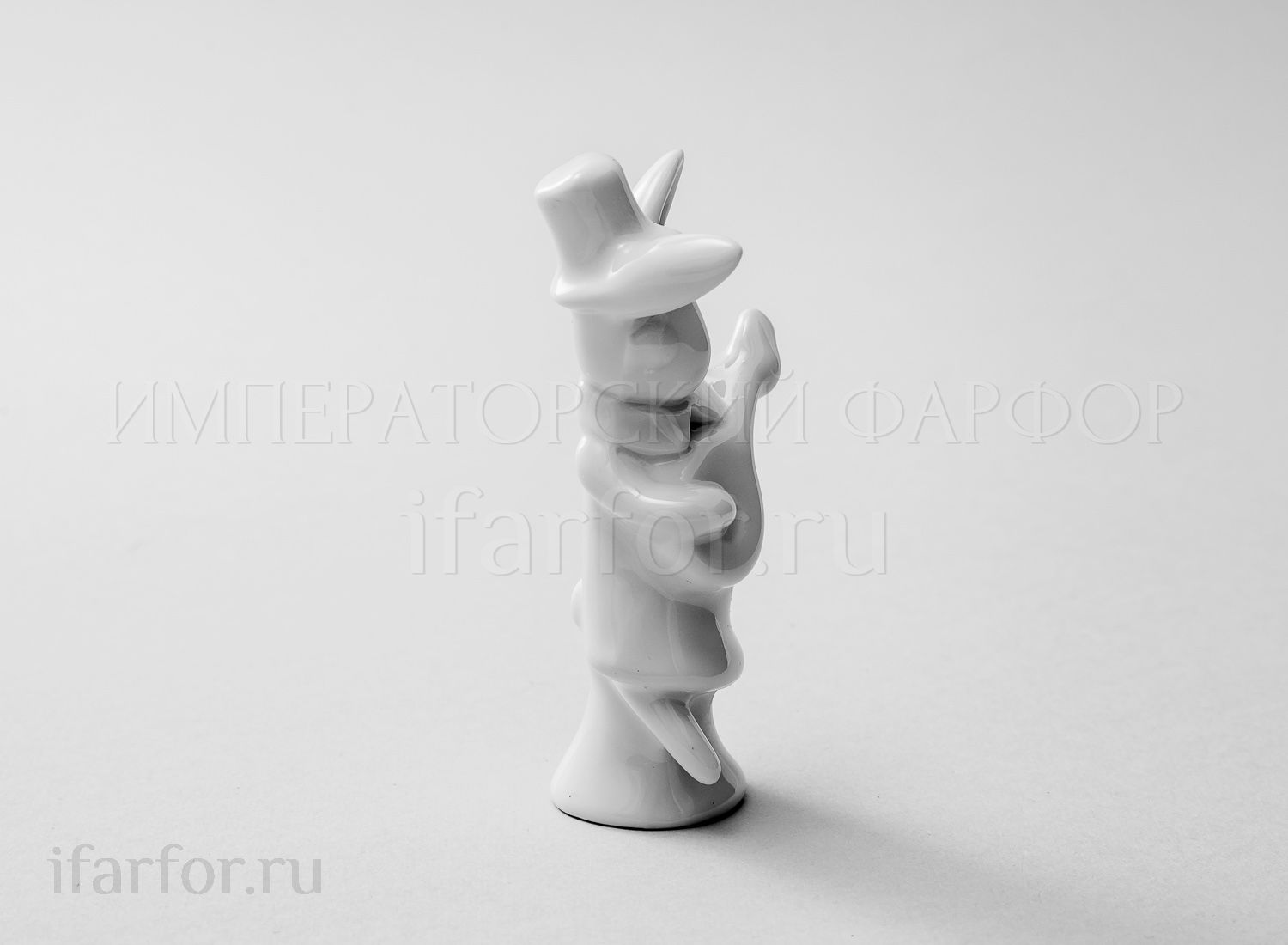 Скульптура «Кролик Банджо»