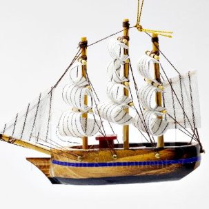Елочная игрушка Парусник