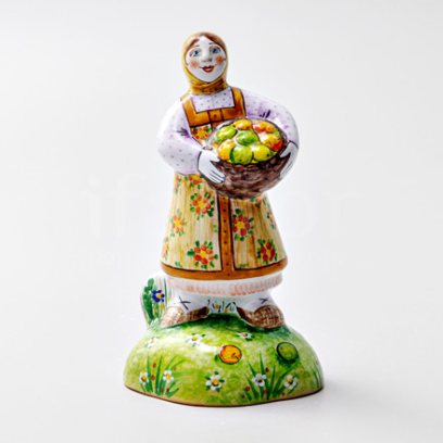 Скульптура «Девушка с корзинкой Феня»