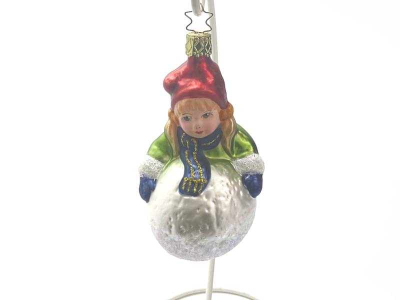 Елочная игрушка «Зимние забавы. Девочка со снежком»